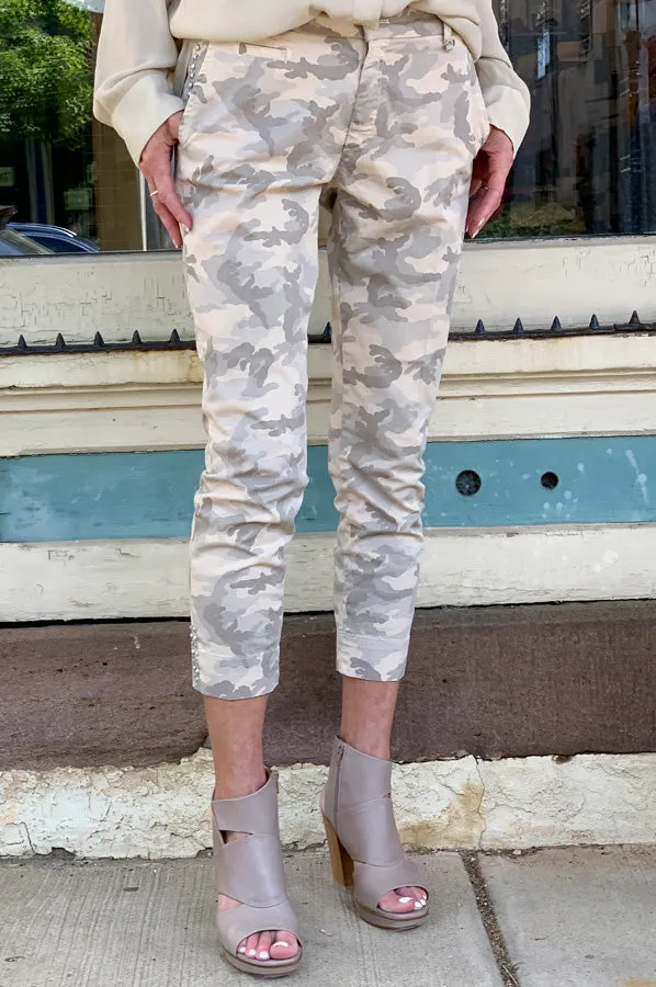 Jacqueline Capri Pants - Camo