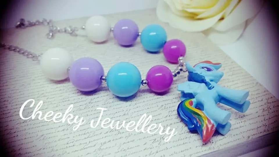 Pony necklace